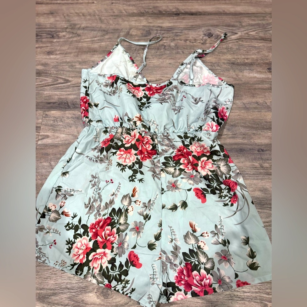 Cute Romper!! Never worn!